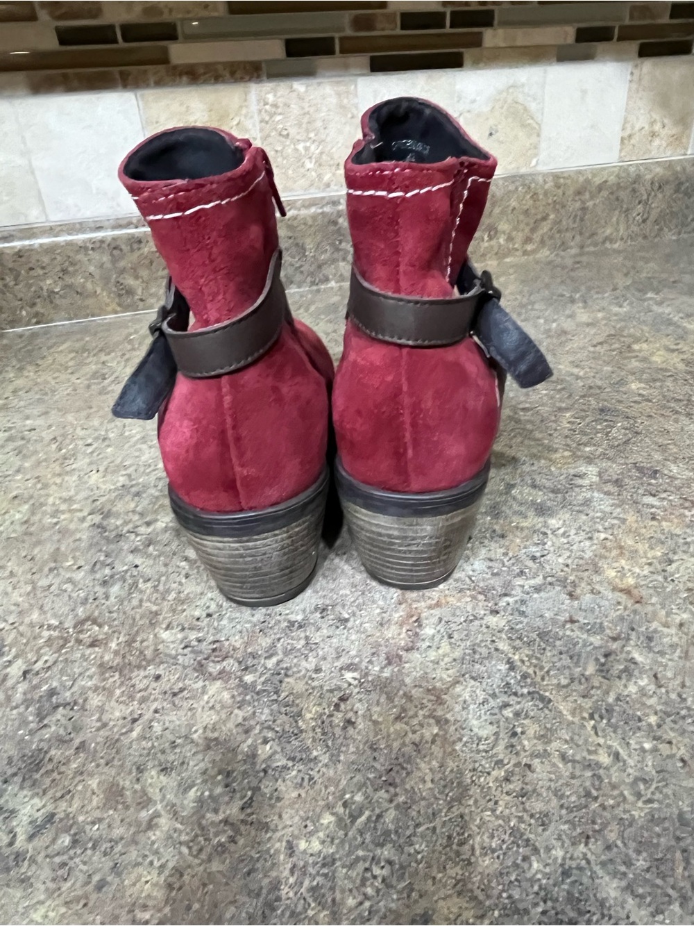 Børn Grenville Women’s Burgundy Suede Ankle Boots Size 11 Strappy Buckle Western - Picture 7 of 10